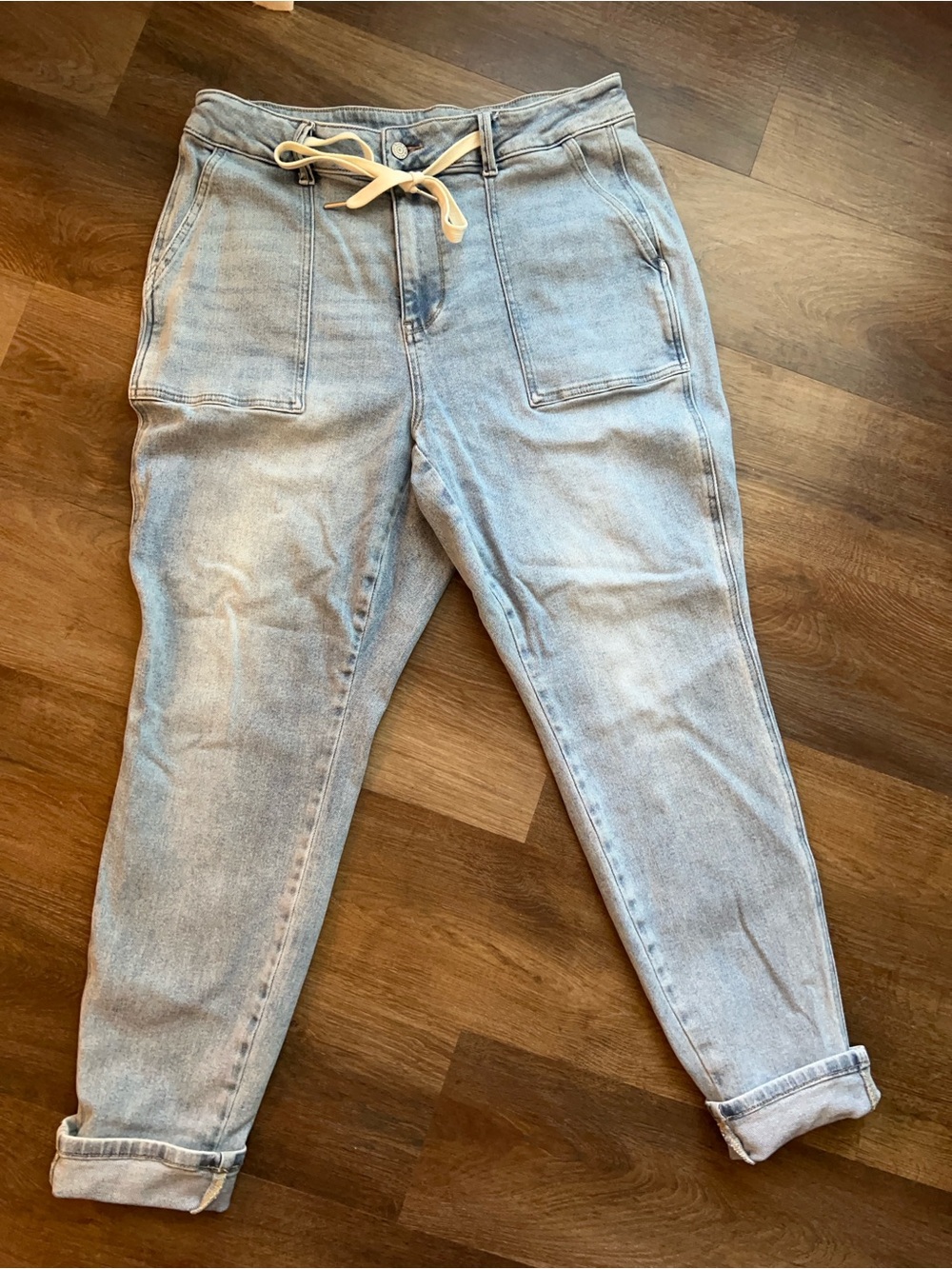 Judy Blue Light Wash cropped Jogger Jeans